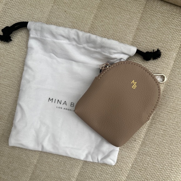 Mina Baie Clip Pouch NWT - Picture 1 of 3